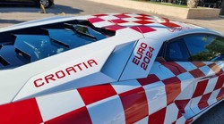 Nogometna euforija na otoku Pagu: pogledajte ovaj ludi Lamborghini usred Novalje