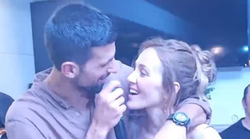 Zaljubljeni Đoković: Nije mogao skinuti ruke sa svoje lijepe supruge na zabavi (FOTO)