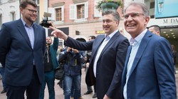 Domovinski je samo paravan, pravi politički saveznici su crveni i plavi, dokazuju to odlukama iz dana u dan