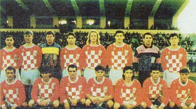 Nisu ih htjeli ni Nike, ni Puma, ni Adidas i godinama je Vatrene odijevao Patrick! Bili su u počecima poput ružnog pačeta, a onda je u stilu profesora Baltazara stigao on - Zvonko Bratuša