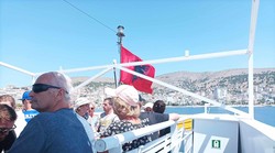 Kup sladoleda 2 eura, hosteli i po 10 eura, pivo uz more 3 eura, dvokrevetna luksuzna soba 120 eura ili 4 x manje no na grčkom Krfu kojeg vidite s balkona... To je zamlja koja obećava