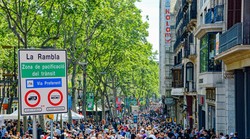 Mještani bijesni: polijevaju turiste vodom i histerično viču: - "Niste dobrodošli i vratite se kući"