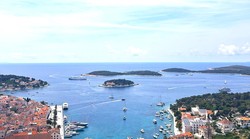 Turistici se na Hvaru poderala haljina - ono što je konobar sljedeće učinio bilo je potpuno neočekivano