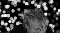 Prvi znak demencije najčešće se pojavljuje u ustima: ako to primijetite, odmah se obratite liječniku