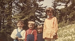 Nekad metla i krpa, danas mobitel i ekrani! 3 vještine koje su djeca u Jugoslaviji savladala, a današnja djeca više ne znaju