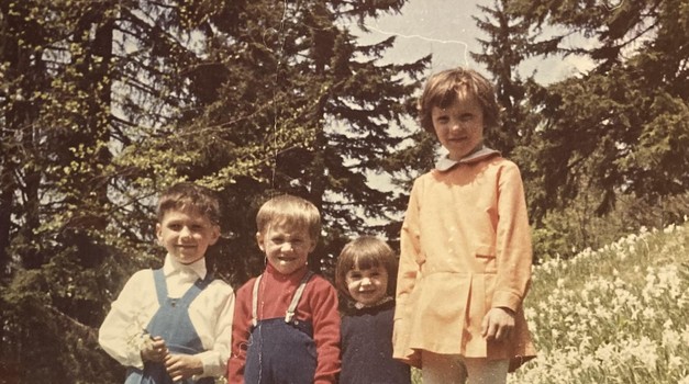 Nekad metla i krpa, danas mobitel i ekrani! 3 vještine koje su djeca u Jugoslaviji savladala, a današnja djeca više ne znaju
