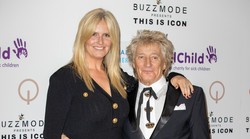 Supruga Roda Stewarta uživa na jahti u mini bikiniju (od cijene bi vam se moglo zavrtjeti u glavi!)