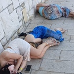 - Rigajte i serite ispod Big Bena. 300 je godina mlađi od hvarskoga Teatra. Hvar nisu stvorili partijaneri, ali njihov trajni odlazak će nas spasit! Ugodan ostatak lita! (foto: Tonka Alujević / FB)
