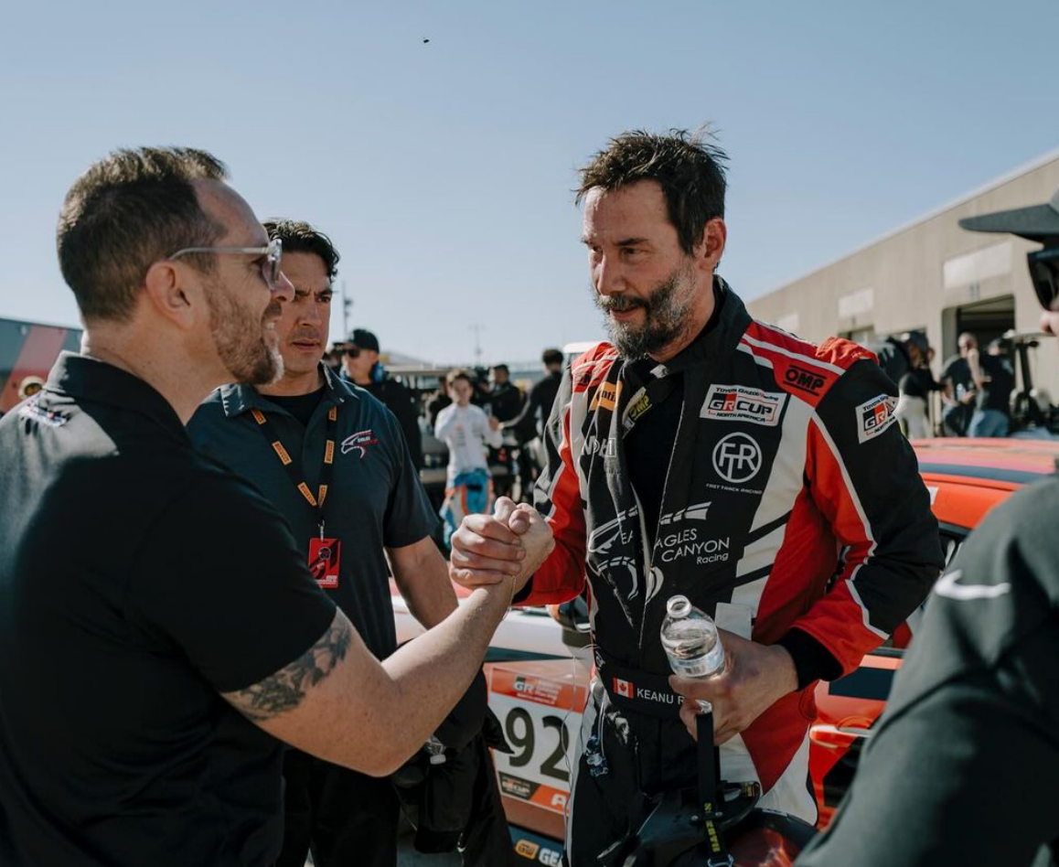 Keanu Reeves Bagger Racing Keanu Reeves debitirao na utrkama, zavrtio se i izletio sa staze (video ...