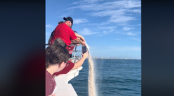 Djedov pepeo je raspršila u oceanu, a onda se dogodilo nešto što nije mogla ni zamisliti (VIDEO)