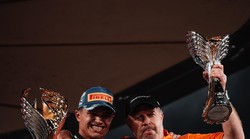 Na posljednjoj utrci sezone Britanci dva puta slavili, McLaren osvojio prvi konstruktorski naslov od 1998.