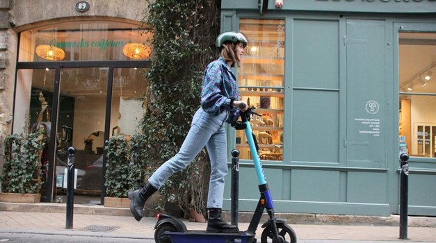 NOVO!!! Hoće li Europa konačno "regulirati" vozače električnih romobila? Takvi će biti novi propisi