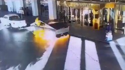 New York i Las Vegas spojene su posude! Trump užasnut: - Amerika se raspada! "Terorizam ili slučajnost? Ispred Trumpovog hotela eksplodirao Muskov auto, vozač poginuo, nekoliko ljudi je ozlijeđeno