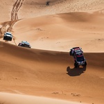 Nasser Al-Attiyah and Edouard Boulanger on their Dacia Sandrider of the Dacia Sandriders followed by another competitor and Seth Quintero and Dennis Zenz on their Toyota GR DKR Hilux of the Toyota Gazoo Racing, during the Stage 8 of the Dakar 2025 on January 12, 2025 between Al Duwadimi and Riyadh, Saudi Arabia (foto: DPPI/ Red Bull Content Pool)