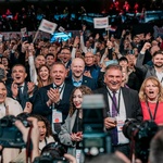 Milanović objavio 80 sjajnih slika iz Tvornice gdje se slavilo kao nikad do sada i to ne samo zbog pobjede već i zbog spoznaje da HDZ može pasti (foto: Zoran Milanović / Facebook)