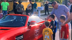 Zaljubljenici u sportske automobile priredili dječaku (4) rođendansko iznenađenje koje neće zaboraviti (VIDEO)