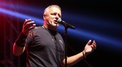 Za Thompsona u Zagrebu uživo spremno gotovo pola milijuna fanova! Iznajmljivači, hotelijeri, ugostitelji..., već sada trljaju ruke. Sprema se glazbeni spektakl desetljeća na Hipodromu