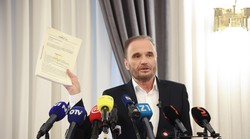 - Tomašević pronevjerio 2,3 milijuna eura građana, 105 zaštitara Eurolexa najmanje 3 mjeseca fiktivno štitilo i konje, a zapravo su hladili onu stvar