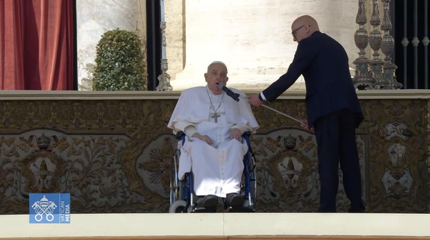Papa Franjo pred mnoštvom vjernika: "Bolest je sigurno jedna od najtežih kušnji u životu"