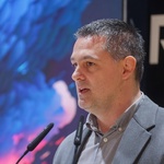Štitio travu na Hipodromu za 2 milijuna eura Zagrepčana i još tvrdi da je to činio zbog nasilnika Ponjevića! Tomislav Tomašević ruga se javnosti – zapravo istini… (foto: luka stanzl / pixell)