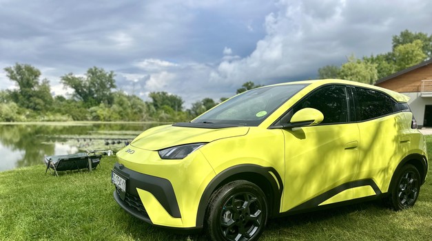 Za debrecinke iz Mađarske znate, od sad ćete i za Dolphin Surfa iz Debrecina! BYD napokon stigao u Hrvatsku i to pompozno s europskom premijerom malog električnog automobila koji cijenom obara s nogu