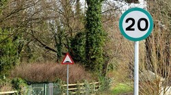 Novi prometni znakovi u novoj boji. Što oni zapravo znače?