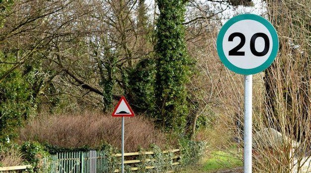 Novi prometni znakovi u novoj boji. Što oni zapravo znače?