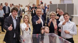 Pravo i pravda na krilima bivšeg boksača i povjesničara srušili snove Ursule von der Layen i Donalda Tuska. Kakva samo drama u Poljskoj u izbornoj noći, sve do 1 iza ponoći slavio je globalist