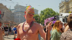 - To je ono što ne želimo kod kuće! Dječja prava moraju biti na prvom mjestu! Vienna Pride otišao je ove godine jako daleko u promicanju sloboda, sve do golotinje pred djecom