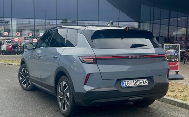 Snažan udar munje i na samog Lava, ili kako je Opel onako tiho i neprimjetno preskočio Peugeot - sve naoko isto kod brata blizanaca, no tako različito