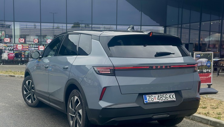 Snažan udar munje i na samog Lava, ili kako je Opel onako tiho i neprimjetno preskočio Peugeot - sve naoko isto kod brata blizanaca, no tako različito