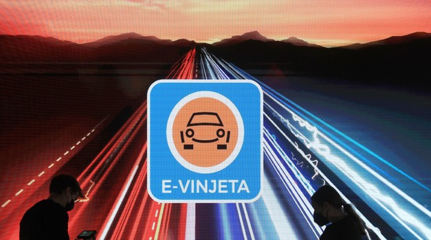 Ne bacajte staru SLO vinjetu! Od sad vrijedi 16 mjeseci, a ne 12!  Riječ je o čak 33,4 % sniženju cijene, a sve zbog toga što se izvode radovi na "SLO Križu", kao kompenzacija za strpljenje