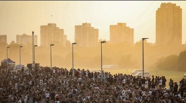 Njih još 100.000 sa Savskog nasipa pratilo je mega koncert Thompsona, kralja hrvatskog folk rocka i duhovnog obnovitelja