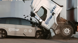 Kineski proizvođač šokirao javnost testom i simuliranom nesrećom. Pogledajte kako ga odnosi kamion koji dolazi iz suprotnog smjera (VIDEO)