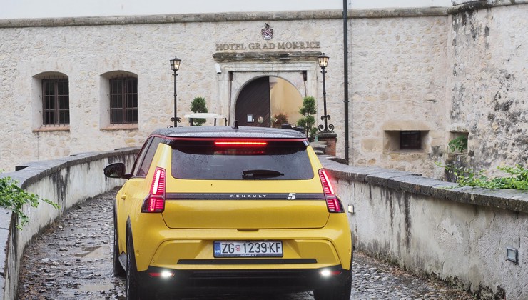 Renault 5 E za samo 16.000 eura, a Twingo za 10.000! Elektro auti za siću, jer Država časti s čak 21,2 milijuna eura sve one koji drže do ekologije i koji vole dobiti novac poreznih obaveznika