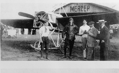 7 godina nakon braće Wright, Slavoljub Penkala, "Otac hrvatske avijacije",  sagradio je zrakoplov i to u hangaru na Črnomercu