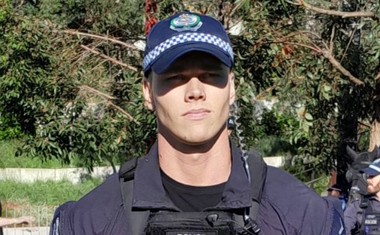 "Jako je zgodan, neka me uhiti - Lijep je k'o grijeh"!  Policajac za kojim sve žene lude