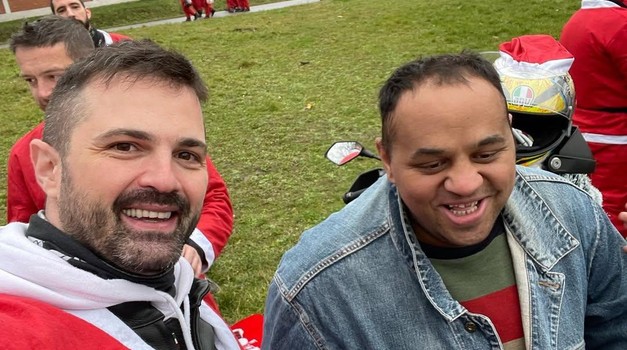 Upoznajte najmlađeg umirovljenika, koji ima samo 35 godina: - Ustajem u 10, vozim motor, putujem i ne namjeravam se vratiti iz mirovine. Nikad nisam toliko uživao. Ovo je život!