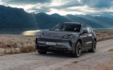 Za samo 2,5 sekundi ubrzava Cayanne od 1156 konja, a puni se i bez kablova -  indukcijski do 11 kWh