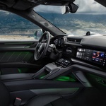 Za samo 2,5 sekundi ubrzava Cayanne od 1156 konja, a puni se i bez kablova -  indukcijski do 11 kWh (foto: Porsche)