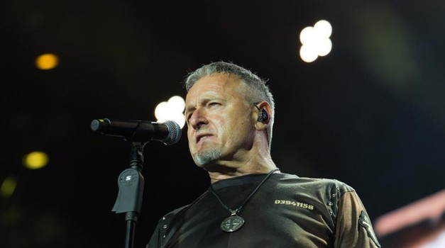 Rat Thompsona sa sektom Tomaševića se nastavlja. Ajde da vidimo hoće li na kraju biti drugog koncerta ili neće? U narodu najslušaniji HR pjevač najavio izvanrednu press konferenciju