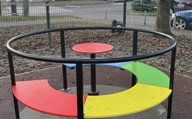 5000 eura dao Tomašević za dječji vrtuljak, a na internetu za da nabaviti i za 3000 eura! Vrti li vam se od cijene dječje igračke?