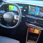 Nekad je bio 100 % funkcionalan, sad je 100 % fensi! Zima je ozbiljan stres za električni pogon! Cijena? Od 30.990 na više, no uz poticaje ide i za 21.990 eura!!! Šteta što ide samo na struju