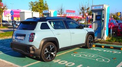 Struja može biti jeftinija od benzina - Ne ubijaju e-mobilnost cijene baterija ni “skupi auti”, nego naša nesposobnost da stvorimo normalne, predvidljive uvjete za kućnu i zgradsku infrastrukturu