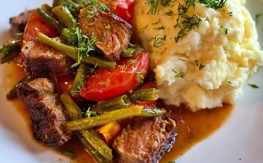 Kuhate li i Vi pire krumpir u vodi? Bolje ne, pokušajte na drugi način: jelo će biti puno ukusnije i kremastij