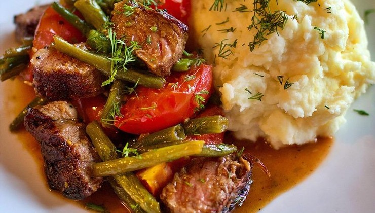 Kuhate li i Vi pire krumpir u vodi? Bolje ne, pokušajte na drugi način: jelo će biti puno ukusnije i kremastij