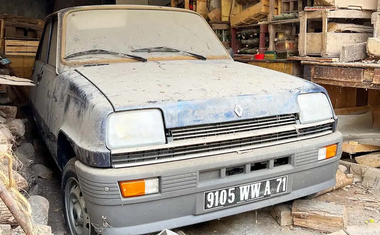 Zaboravljeni sa svega 12 prevaljenih kilometara! Nakon 43 godine "iskopali" su ga iz garaže. Kad su pogledali na brojilo, nisu mogli vjerovati svojim očima.