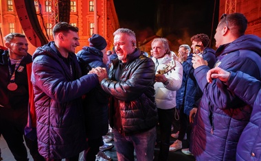 Od šatora do štakora! Podijeli pa vladaj, Andrej i TT koji rat vidjeli nisu, tjeraju nas u sukobe produbljujući traume, to su mangupi koji iskorištavaju i parazitiraju