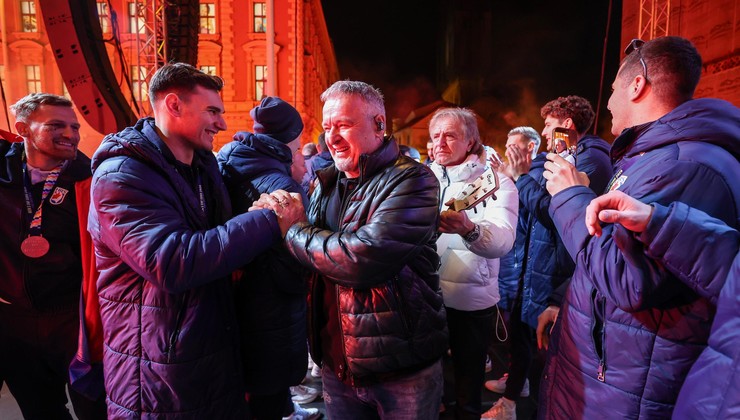 Od šatora do štakora! Podijeli pa vladaj, Andrej i TT koji rat vidjeli nisu, tjeraju nas u sukobe produbljujući traume, to su mangupi koji iskorištavaju i parazitiraju