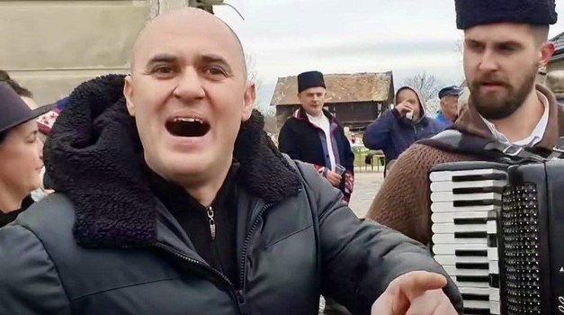 Trese se stolica Plenkoviću, jer posvadiše se njegovi liberali i "novokompirana ustašija"